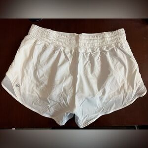 Lululemon Hotty Hot Shorts - HR 2.5” white size 8